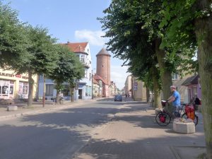 Mittagspause in einem kleinen Ort (wie hieß der nochmal..)
