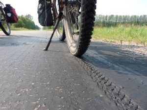Bei knapp 40 Grad schwitzt selbst der Asphalt