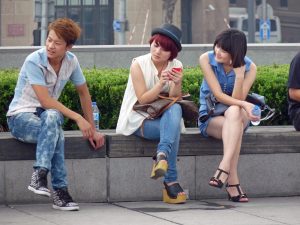 Die junge Generation kleidet sich oft hip und hat einen "westlichen Lebensstil"