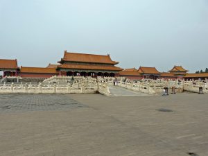 Die Verbotene Stadt muss man sich mit Menschenmassen teilen, wie fast alle Sehenswürdigkeiten in Peking