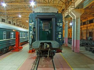 In China müssen die Wagons wegen verschiedener Spurbreiten auf das neue Gestell umgehoben werden