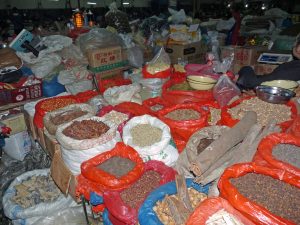 Gewürze aller Art auf dem Markt in Yangshuo