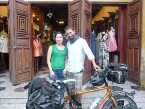 Hier gabs zwei maßgeschneiderte Hemden für Patrick (Hoi An)