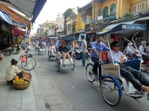 Hanoi - die bequemen Touris können hier per Fahrradrikschah rumgefahren werden