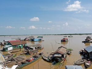 In der Nähe von Siem Reap ist das schwimmende Dorf auf dem Tonle Sap See