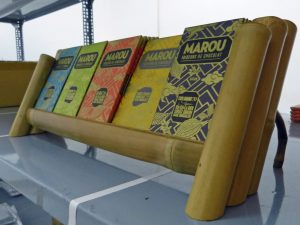 Im Sortiment sind fünf Schokoladen mit unterschiedlichem Kakaogehalt. Kostenpunkt in Deutschland: 9,5€