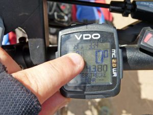 In der Mittagshitze steigt das Thermometer am Rad auf 49 Grad, puuhh