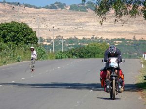 Wieder auf Asphalt machen wir Tempo