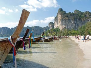 Longtailboote am Railay Beach (Krabi) 2