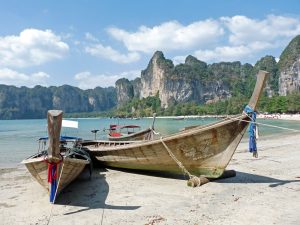 Longtailboote am Railay Beach (Krabi) 1
