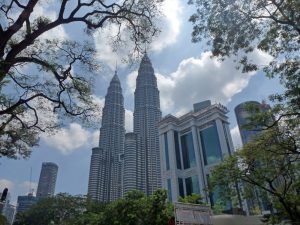 In der Hauptstadt, Kuala Lumpur angekommen, sind die Petronas Tower unser erstes Ziel