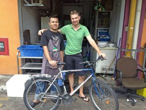 ... hier die beiden glücklichen (links Käufer/ rechts Verkäufer) ...