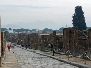 Straße in der untergegangen Stadt Pompeji