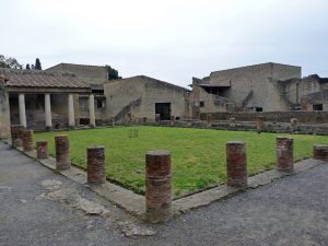 Herculaneum (ital. Ercolano)