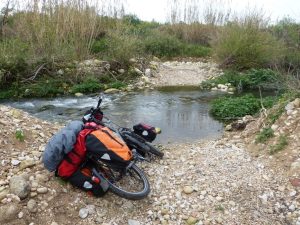 Natuerliches Hindernis, am Ende etwas zu tief deshalb gings 5 Km drum herum