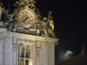 ... so sieht es aus wenn ein neuer Papst gewählt wurde ... weißer Rauch über Rom ...