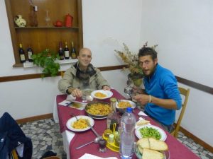 Mit Andrea und Romain in einer urigen Trattrria