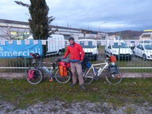 Warten auf unseren Gastgeber Andrea