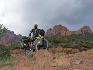Die Felsen des Esterel Massivs an der Cote d Azur