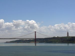 Die Ponte 25 de Abril (deutsch: Brücke des 25. April)
