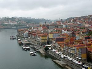 Eisenbahn Kulisse ... Porto ...