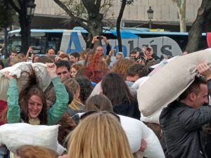 Kissenschlacht in Barcelona